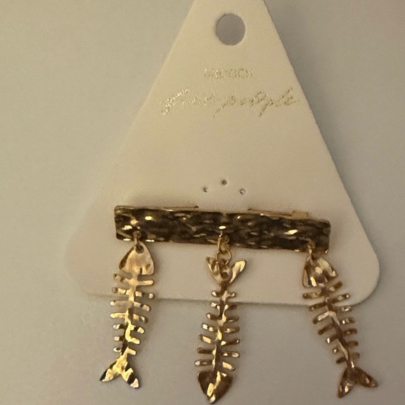 Free People Fish Outta Water Brooch gold tone
Sold Out item - Picture 3 of 4